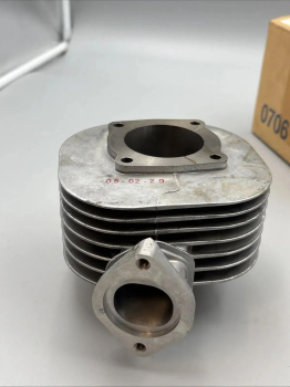 SUZUKI LT80 ZYLINDER CYLINDER 11210-40B01 ORIGINAL NOS XX22790