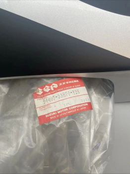 SUZUKI GSX 750X UNTERE VERLEIDUNG 94407-33E70-Y2X NEU ORIGINAL HB0044