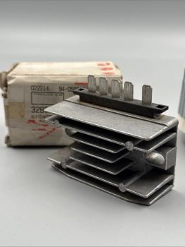 Yamaha SUZUKI DR600 GS750E GS1100 GSX750E GLEICHRICHTER RECTIFIER ORIGINAL NEU XX22749 32800-09300 Original Ersatzteil – MG-T