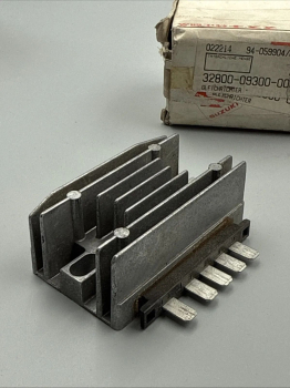 SUZUKI DR600 GS750E GS1100 GSX750E GLEICHRICHTER RECTIFIER ORIGINAL NEU XX22749