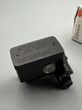 SUZUKI HAUPTBREMSZYLINDER VORNE GSR750 SV650 CYLINDER ASSY,FR MASTER XX22742