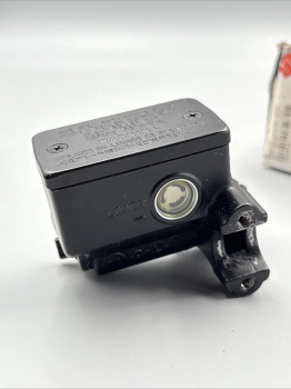 SUZUKI HAUPTBREMSZYLINDER VORNE GSR750 SV650 CYLINDER ASSY,FR MASTER XX22742