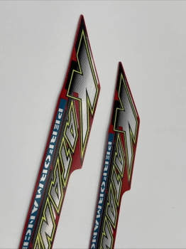 SUZUKI AUFKLEBERSATZ AY50W AY50 EMBLEM SET 68130-02E00-28V D01681