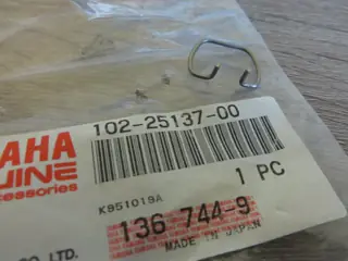 Yamaha Befestigungsspange für Tachowelle LB50 LB80 Chappy LB3-M LB3-80 Bop 102-25137-00 Original