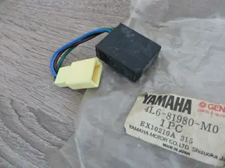 Yamaha Gleichrichter TDR250 XJ550 XJ650 XV500 XJ900 Rectifier 4L6-81980-M0 Original NEU