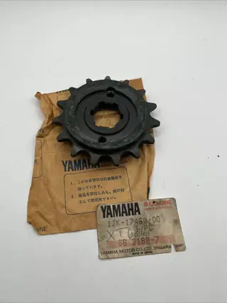 YAMAHA ANTRIEBSKETTENRAD SPROCKET, DRIVE 15T SRX600 XT600Z 1JK-17460-00 ORIGINA NEU
