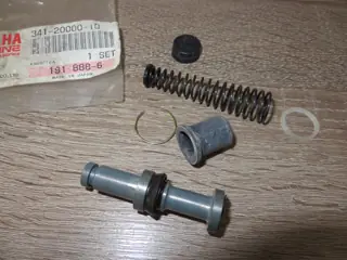 YAMAHA Hauptbremszylinder Satz vorne RD250 RD350 XS650 TX750 341-20000-10 NOS