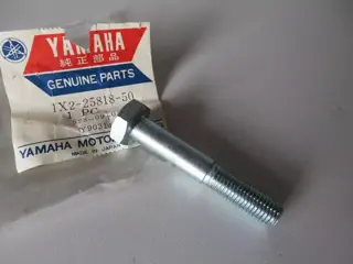 Yamaha obere Bremssattel Schraube TZ125 TZ250 TZ350 TZ750 1X2-25818-50 NOS