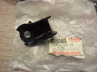 Yamaha Fußrastenhalter hinten links XS250 XS400 SE Bracket Footrest rear 2L0-27432-01