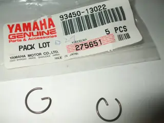 Yamaha Kolbenbolzen Clip LB50 LB80 Chappy LB3-M LB3-80 Bop GT50 GT80 TY50M DT50M RD50M PW80 FT1-J DT80 RD80 93450-13022