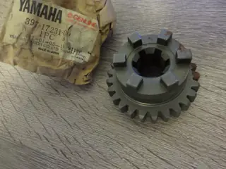 Yamaha Getriebe Zahnrad 3. Gang RD200 RD200DX gear 3rd wheel 397-17231-00 Original NOS