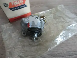 Yamaha Ölpumpe TY50M DT50M RD50M GT50 GT80 RD50 oil pump 367-13101-00 Original