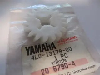 Yamaha Antriebsrad Ölpumpe RD250 LC RD350 LC YPVS drive gear oil pump 4L0-13178-00 NEU