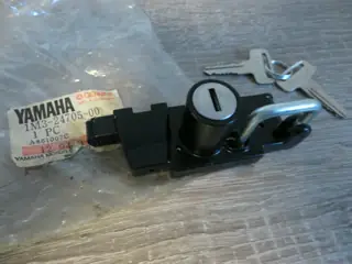 Yamaha Sitzbankverrieglung LB3-M und LB3-80 Bop 1M3-24705-00 Original NEU