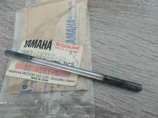 Yamaha Kupplungsdruckstange RD80 LCI LCII DT80 LCI cluch push rod  5R2-16357-00 Original NEU