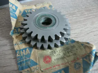 Yamaha Zahnrad Zwischenzahnrad RD250 RD350 RD400 DS7 R5 TZ250 TZ350 idle gear 278-15650-00 NOS