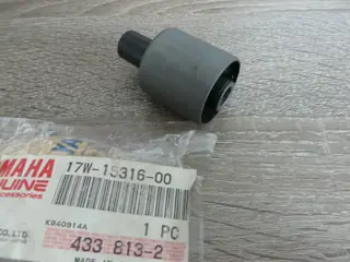 Yamaha Motoraufhängung DT80 LCI RD80 LCI RD80 LCII damper engine mount 17W-15316-00