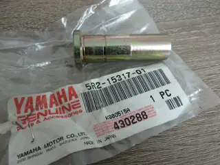 Yamaha Distanzbolzen Motoraufhängung DT80 LCI RD80 LCI RD80 LCII spacer engine mount 5R2-15317-01 Original NEU