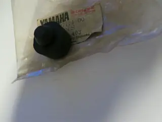 Yamaha Anschlaggummi Hauptständer YR3 R5 DS7 RD250 RD350 stopper main stand 278-27114-00 Original