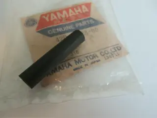 Yamaha Zylinderkopf Kühlrippen Gummipuffer RD50 DX 2U1 cylinder head absorber 420-11128-00 Original