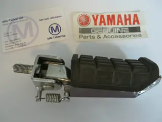 Yamaha Fußraste rechts RD350 YPVS RH front footrest Original NEU