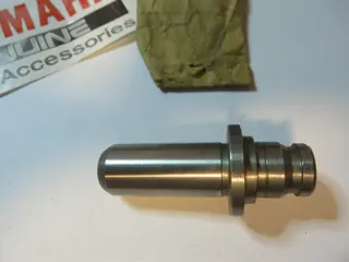 Yamaha Führung Auslassventil XT500 TT500 guide exhaust valve 583-11134-11 Original NOS