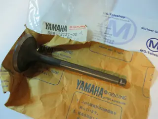 Yamaha Auslassventil XV1000 SE TR1 XV1100 Virago XT500 SR500 BT1100 Bulldog XVS1100 Drag Star valve exhaust 5A8-12121-00 Original NEU