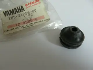 Yamaha  Gummitülle Öltank Entlüftungsrohr LB3-M LB3-80 Bop grommet gauge Original