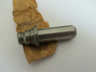 Yamaha Ventilführung XS650 XS1 XS2 TX750 TX650 valve guide 341-11134-11 Original NOS