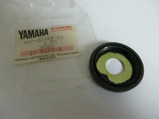 Yamaha Staubkappe Hinterrad Schwinge RD250 LC RD350 LC XS650 dust cover rear swing arm 447-22128-00
