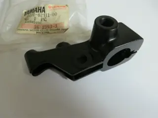 Yamaha Hebelhalter links RD80 LCII RD125 LC XVS250 XVS125 lever holder 11H-82911-00 Original NEU
