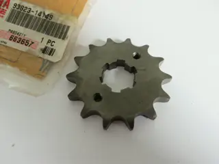 Yamaha vorderes Ketten Ritzel TW125 TW200 sprocket 93823-14149 Original NEU