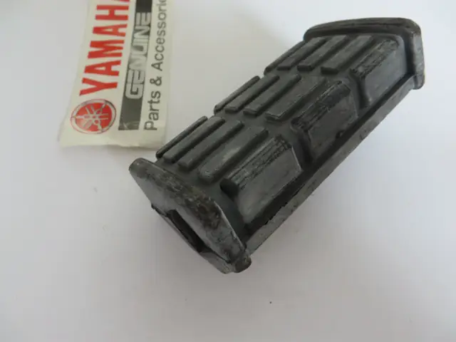 Yamaha Fußrastengummi hinten links XV500 Virago XV1000 SE XV750 SE 3H5-27433-00 Original