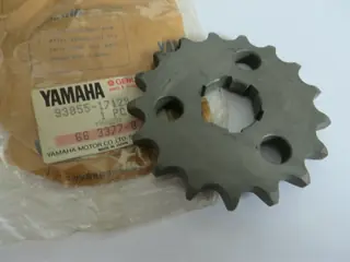 Yamaha Ritzel 17 Zähne XS650 TX750 XS1 XS2 TX650 sprocket Original NEU