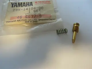 Yamaha Luft- Einstellschraube RD250 RD350 YR1 YR2 YR3 R5 TZ250 TZ750 DS7 AT1 DT1 DT2 DT3 DT360 CT1 23X-14104-00