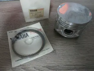 Yamaha Kolben inkl. Kolbenringe SR250 Übermaß 1.00 mm piston with rings 3Y8-11638-00 und 3Y8-11610-40 Original NEU
