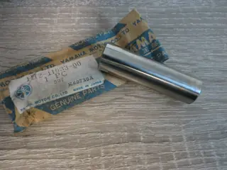 Yamaha Kolbenbolzen XS500 piston pin 1H2-11633-00 Original NOS