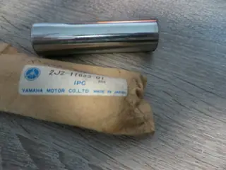 Yamaha Kolbenbolzen SR500 ab 1978 piston pin  2J2-11633-01 Original NOS