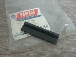 Yamaha Haltegummi Seitendeckel RD50M RD50 DX damper side cover 353-21717-00 Original