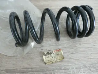 Yamaha Feder Zentralfederbein XV1000 TR1 XV920 rear shock spring 5A8-22212-00 Original NOS