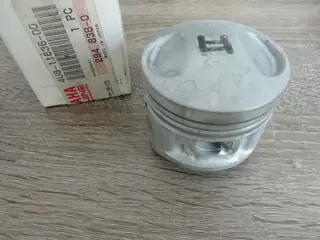 Yamaha Kolben 2. Übermass XJ550 piston Original NOS
