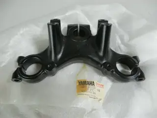 Yamaha Lenkerkrone Gabelbrücke DT250 MX DT400 Crown Handle 1M1-23435-01-98 Original NEU