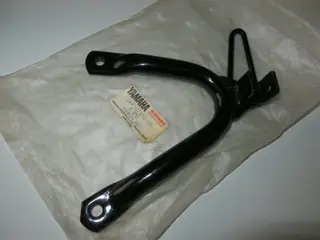 Yamaha Fußrastenhalter hinten links DT80 LCI TW125 XT350 XT600 XT600Z Tenere footrest holder NEU