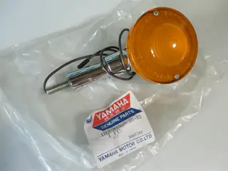 Yamaha Blinker hinten XS500 XS750 SE rear flasher 1H2-83330-40-93 Original Neu