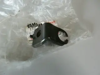 Yamaha Halterung für hinteren Bremslichtschalter XT500 bracket rear stop switch Original NEU