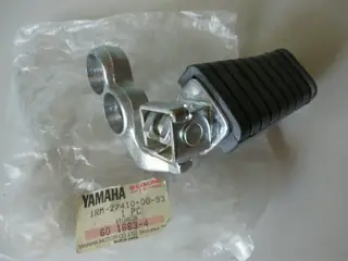 Yamaha Fußraste vorne links XV500 XV535 Virago XV1000 footrest 1RM-27410-00-93