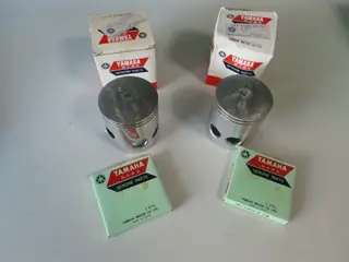 Yamaha Standart Kolbensatz RD400 piston kit Original 1A1-11631-00-98, 1A1-11610-00 NEU