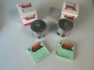 Yamaha Standart Kolbensatz RD400 piston kit 1A1-11631-00-98 Original NEU