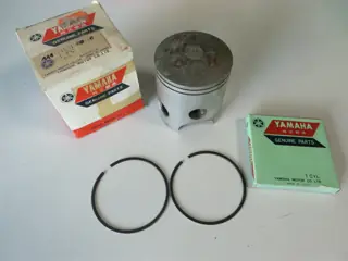 Yamaha Standart Kolben mit Ringen RD400 piston with rings 1A1-11631-00-96,1A1-11610-00 Original NOS