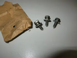 Yamaha Schraube für Lampenring DT80 MX DT125 MX XT250 XT550